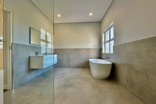 4 Bedroom Property for Sale in Flamingo Vlei Western Cape
